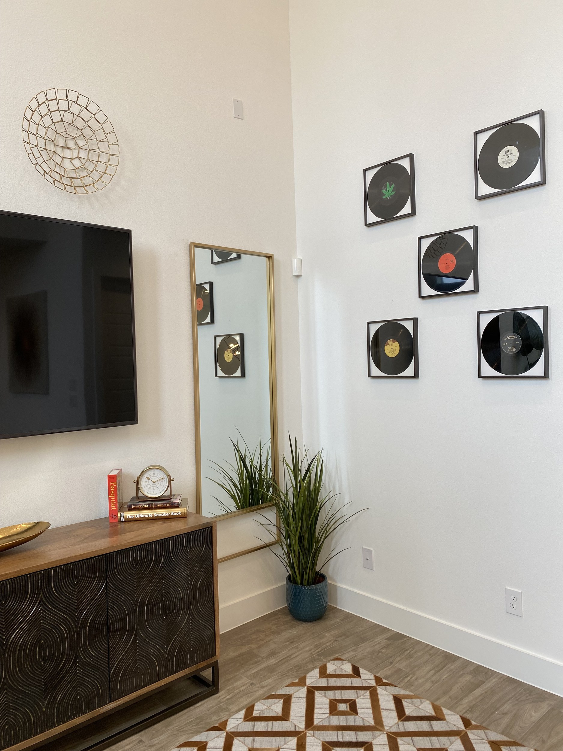 Entertainment Lounge