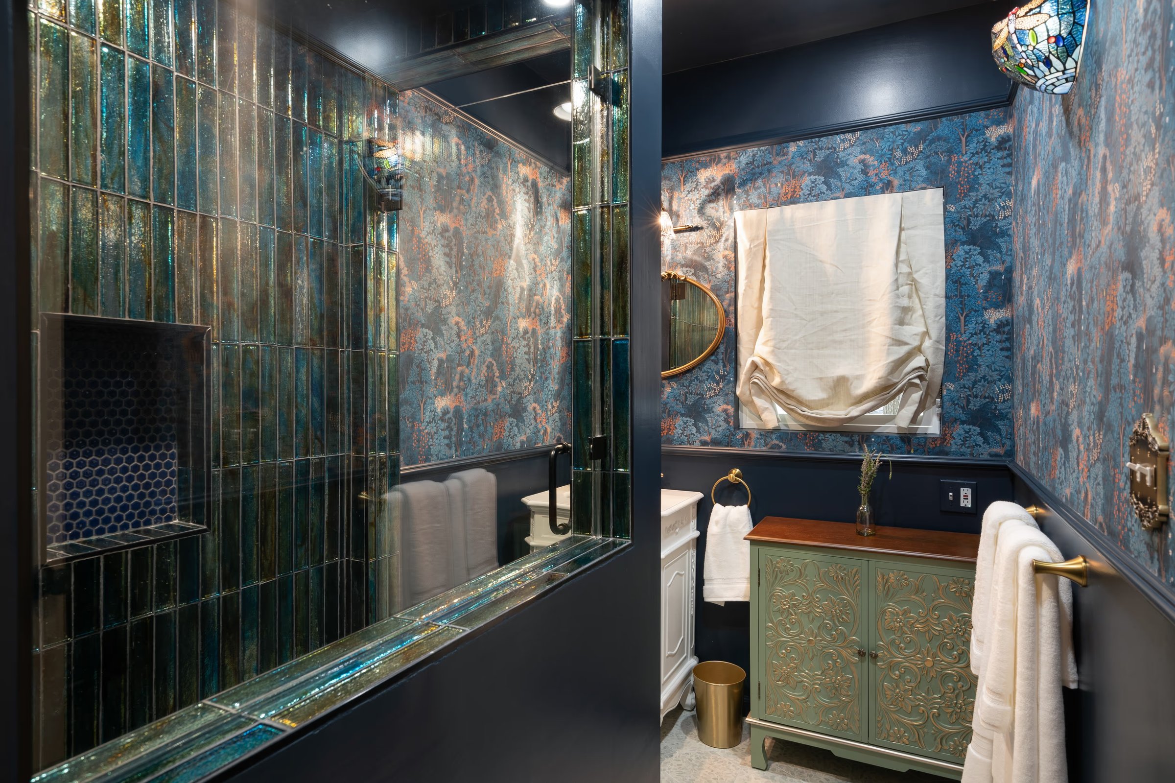 Guest Bath, Magic Castle Residency