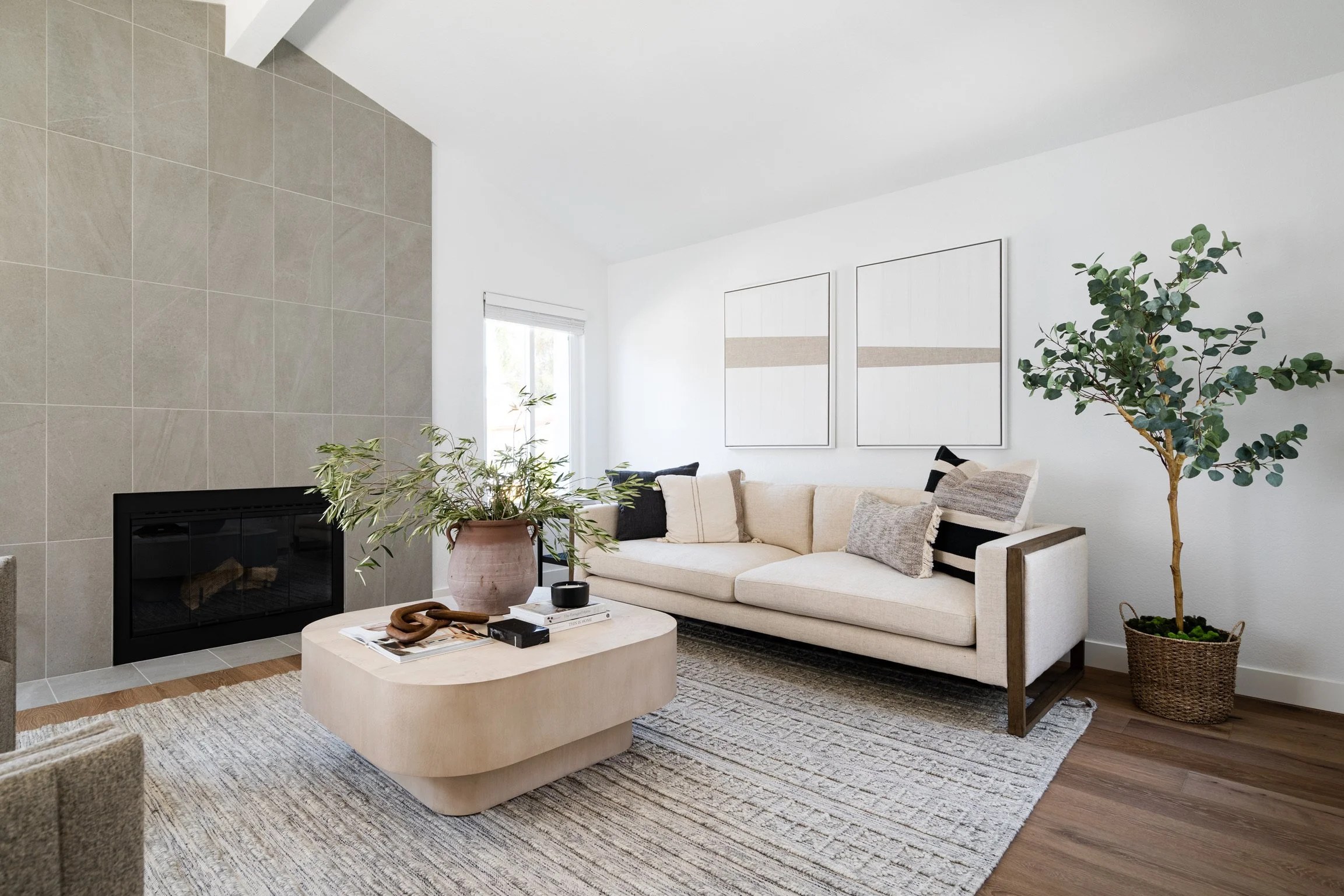 Living Room, Avenida Sivrita