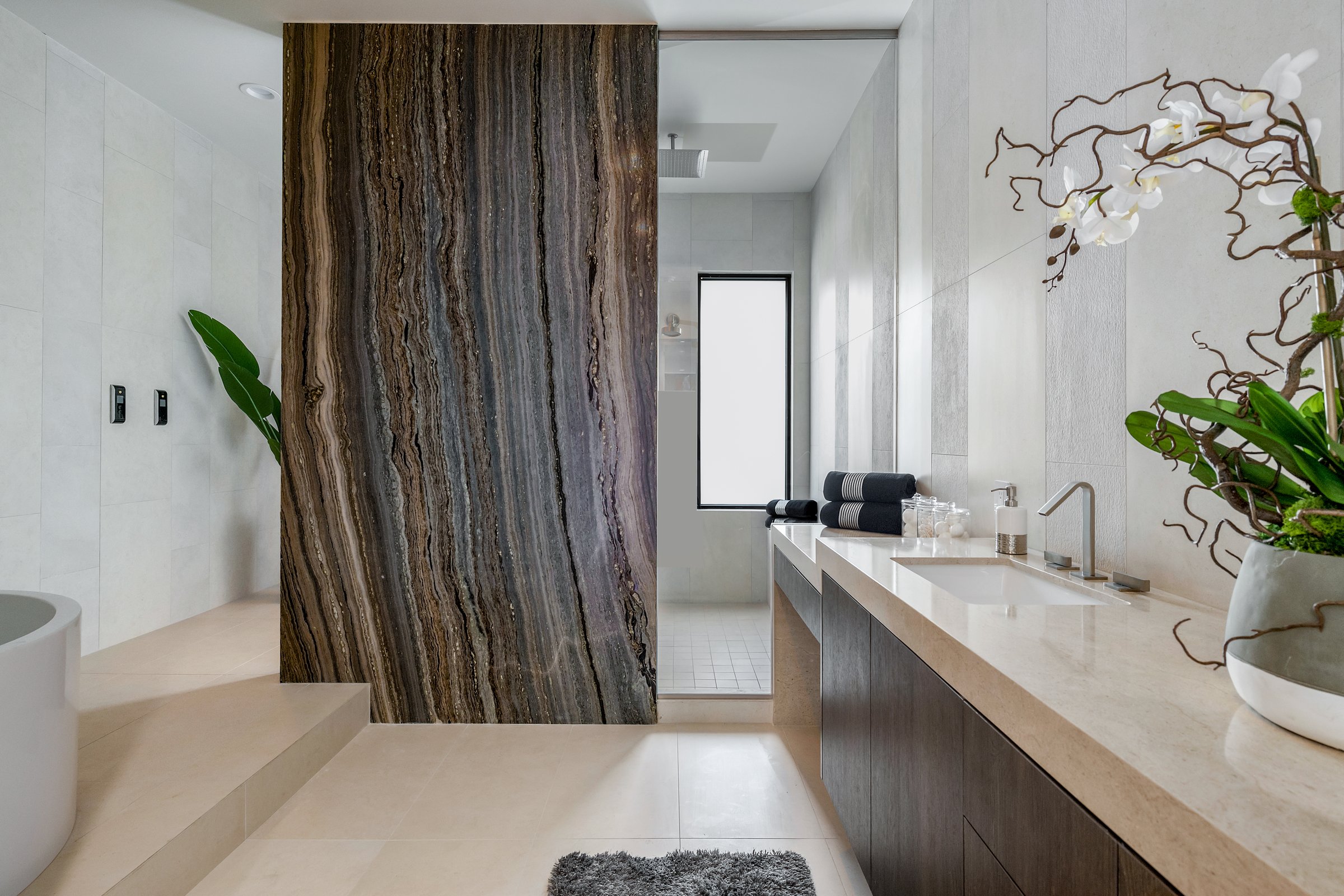 Primary Bath, Warm Contemporary